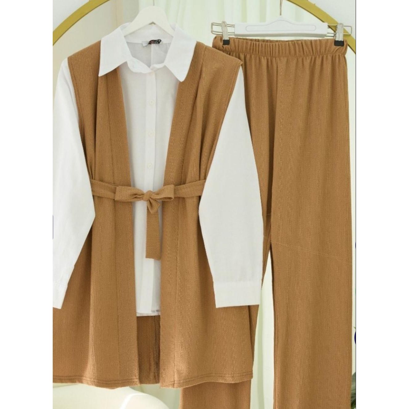 CONJUNTO DE CHALECO Y PANTALON